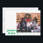 Peace and Joy Corner Carte de vacances photo moder<br><div class="desc">Cette carte de vacances moderne minimaliste est la vitrine idéale pour votre photo de famille préférée. Disponible dans un large éventail de couleurs. Autres couleurs et options de fond disponibles sur demande. Merci de visiter ma boutique Zazzle !</div>