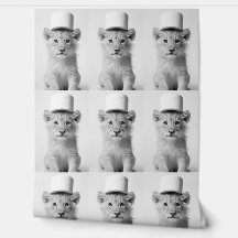 Lionceau drôle portant un chapeau en papier toilet