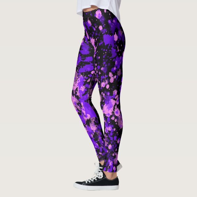 Peinture violette sur Leggings noirs (Gauche)