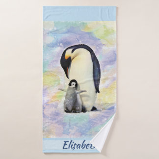 Penguin empereur avec la couleur d'eau de la pouss