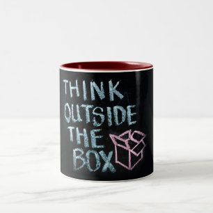 PENSEZ À L'EXTÉRIEUR DE LA BOÎTE - BEAU SLOGAN MUG
