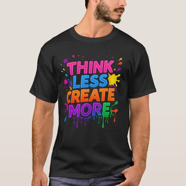Pensez Plus ou Créez Plus | T-shirt Moderne de Mot (Devant)