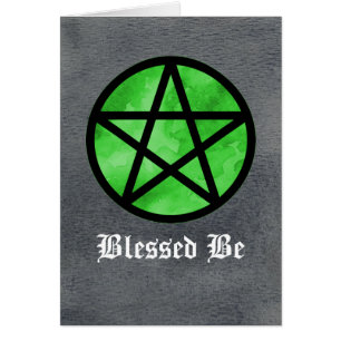 Pentagramme vert sur la carte noire d'aquarelle