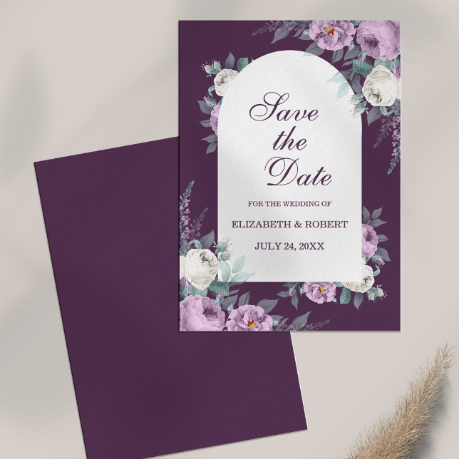 Peonies violettes foncées Sauvegardez La Carte Dat (Dark Purple Peonies Save The Date Card on white table.)