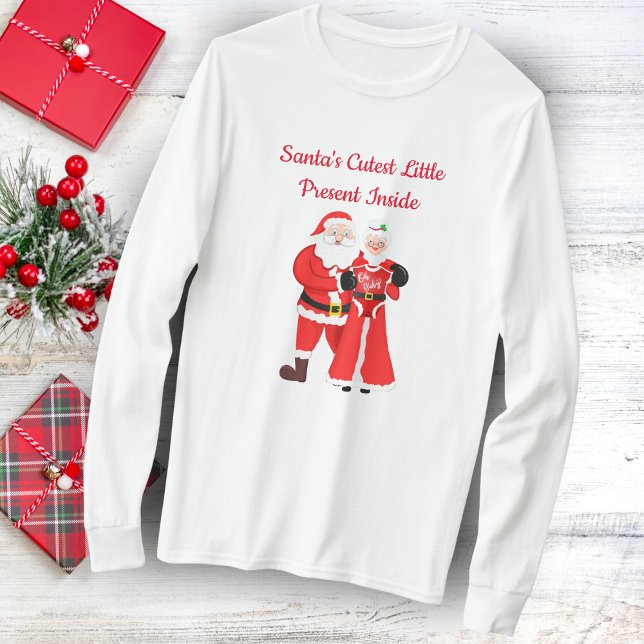 Père Noël Petit Cadeau À L'Intérieur Du T-Shirt Pè (A fun long sleeve t-shirt for the Mother-To-Be to have for a baby shower or holidays. )