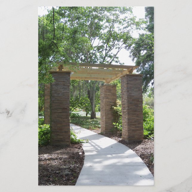 pergola sur un chemin (Devant)