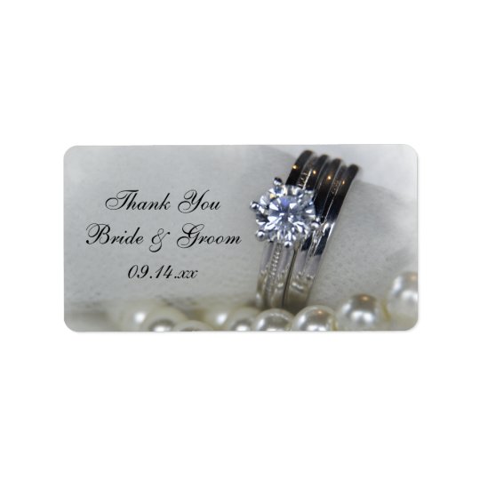 Perles de bagues à diamant épousant l'étiquette de étiquette d'adresse