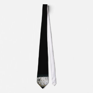Perles sur la cravate