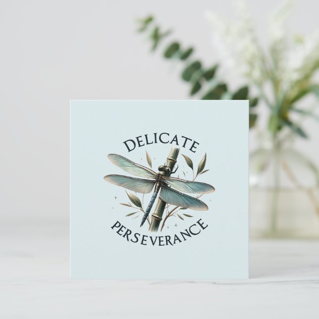 Persévérance délicate - libellule artistique (Debout devant)