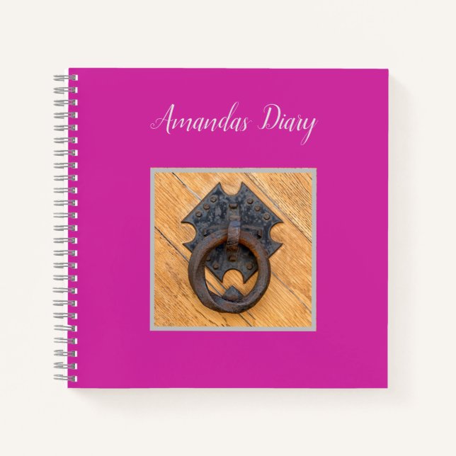 Personnalisable journal rose moderne avec bouton (Devant)