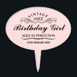 Personnalisé Funny Birthday Cake Topper<br><div class="desc">Vintage 1944 1945 1946 1947 1948 1949 1950 1951 1952 1953 1954 1955 1956 1957 958 1959 1960 1961 1962 1963 1964 1965 1966 1967 1968 1969 1970 1971 1 72 1973 1974 1975 1976 1977 1978 1979 1980 1981 1982 1983 1984 Age à Perfection. 30ème 31ème 32ème 33ème 34ème...</div>