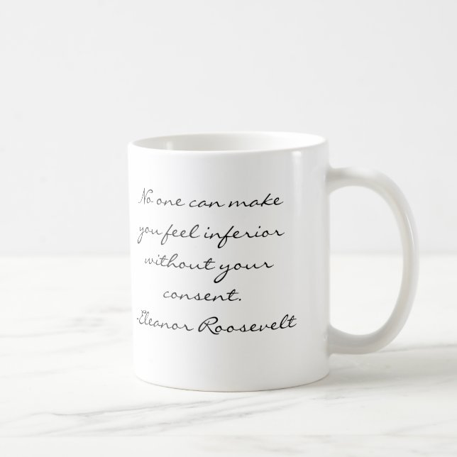 Personne ne peut vous inciter à sentir la tasse (Droite)
