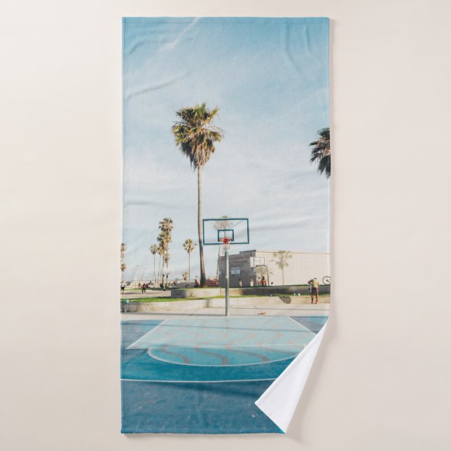 Personnes à l'extérieur du terrain de basket (Serviette de bain)