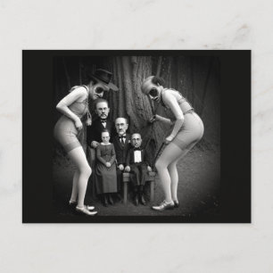 Personnes Bizarres dans la Carte Postale des Bois