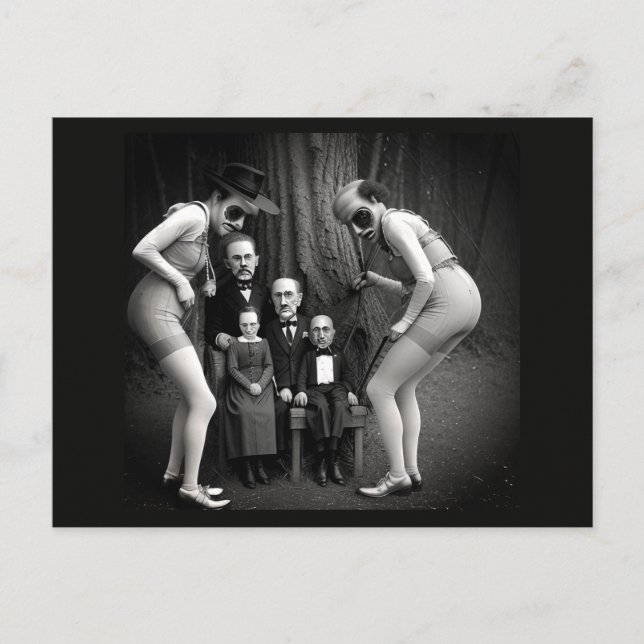 Personnes Bizarres dans la Carte Postale des Bois (Devant)