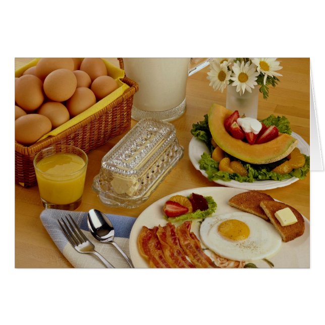 Petit-déjeuner de bacon, oeufs et cruche de lait (Devant horizontal)