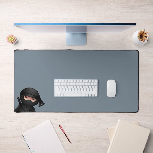 Petit guerrier de Ninja sur Grey (Bureau 1)