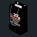 Petit Sac Cadeau 20e Wedding Anniversary Couples Las Vegas<br><div class="desc">Unique 20th anniversary gift for husband & wife or married couple a romantic weekend getaway to Las Vegas to celebrate 20 years of marriage ! Novty to remember your Vegas trip a second honeymoon vacation ou wedding party you never had. Objets "20th Wedding Anniversary in Fabulous Las Vegas Nevada" w/...</div>