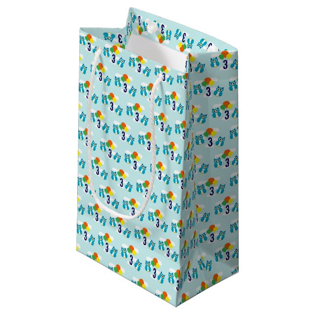 Petit Sac Cadeau Anniversaire du hibou (Devant Angle)