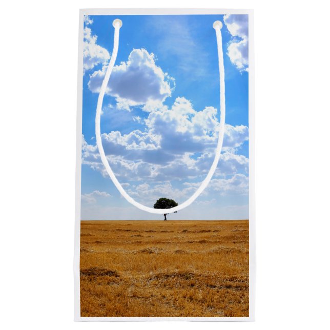 Petit Sac Cadeau Arbre dans un champ de blé récolté (Devant)