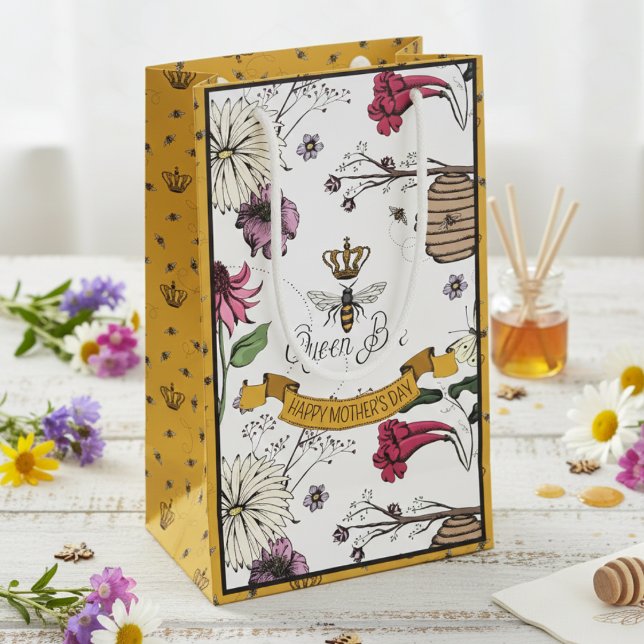 Petit Sac Cadeau Black and Gold Queen Bee Mothers Day Photo (Vintage Queen Bee Gift Bags. Floral Honeybee, Beehive & Flowers Pattern in Black for Mother's Day)