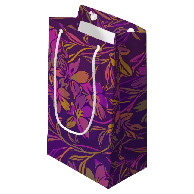Petit Sac Cadeau Botanique Gras Motif Floral dans pourpre foncé (Devant Angle)