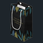 Petit Sac Cadeau Chalkboard Leaf Wedding Favoriser<br><div class="desc">Ces sacs-cadeaux sont parfaits pour tout couple qui planifie une fête mariage moderne branchée. Le design se compose d'un élégant arrière - plan en damier avec des feuilles feuillus chic dessinés à la main dans les tons bleu et vert. Le design simple peut être personnalisé pour convenir à votre événement...</div>