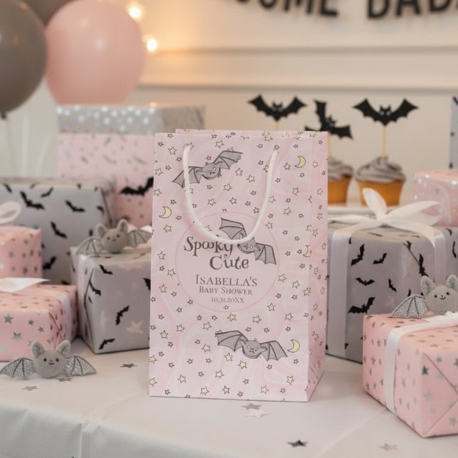 Petit Sac Cadeau Chauves-souris roses Éffrayant Baby shower mignon (Pink Spooky Cute Bats Girl Baby Shower Gift Bags. Bats, Stars, Moons Pink Watercolor Pattern for Her)