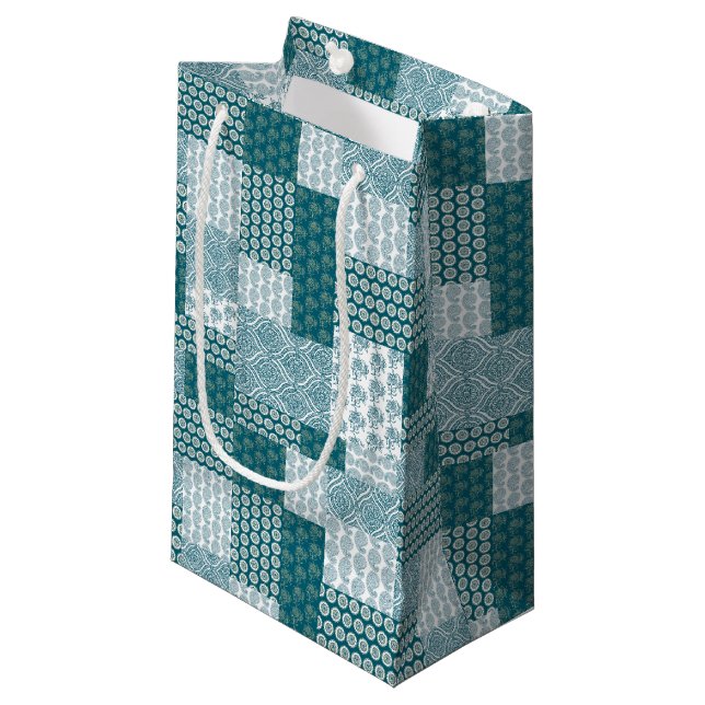 Petit Sac Cadeau Chic ethnique Faux Patchwork Motif, Turquoise et b (Devant Angle)