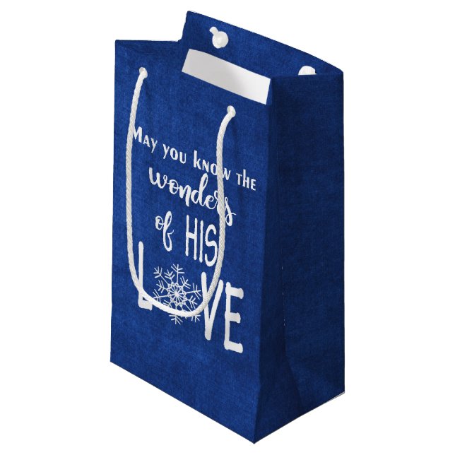 Petit Sac Cadeau Citation chrétienne de Noël sur fond bleu (Devant Angle)