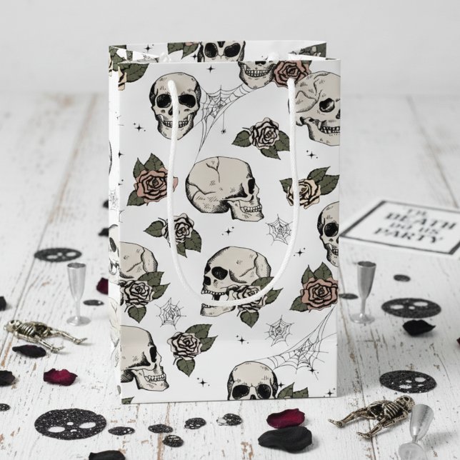 Petit Sac Cadeau Crânes gothiques noirs et blancs et Halloween Rose (Black and White Floral Skulls Hallowedding Gift Bags for Her. Spooky Gothic Halloween Skull Pattern)