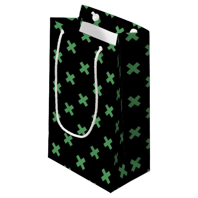 Petit Sac Cadeau Croix verte coutures sur noir (Devant Angle)