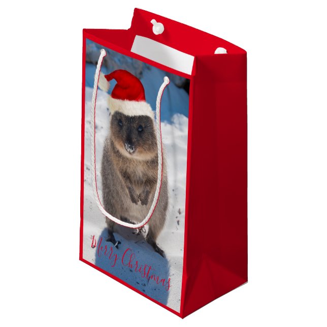 Petit Sac Cadeau Cute Happy Festive Quokka sur la plage Australie (Devant Angle)