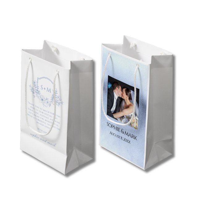 Petit Sac Cadeau Elegant Dusty Blue Floral Monogram Crest Wedding (Créateur téléchargé)