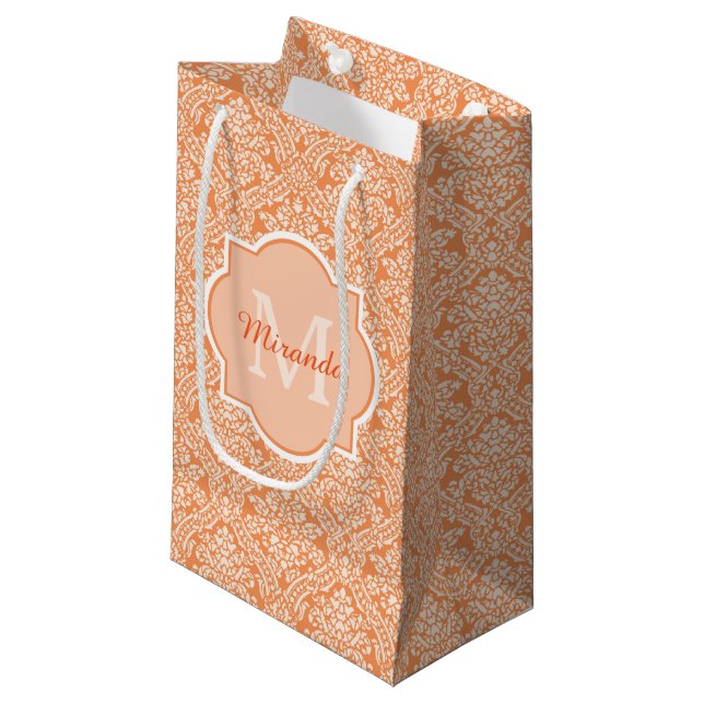 Petit Sac Cadeau Élégant motif de Damas orange Monogramme et nom (Devant Angle)
