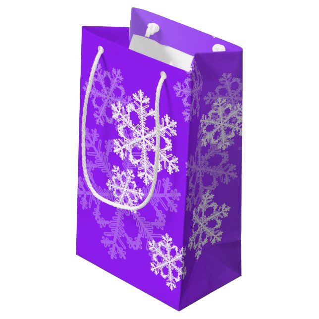 Petit Sac Cadeau Élégant violet Snowflakes motif de Noël moderne (Dos Angle)