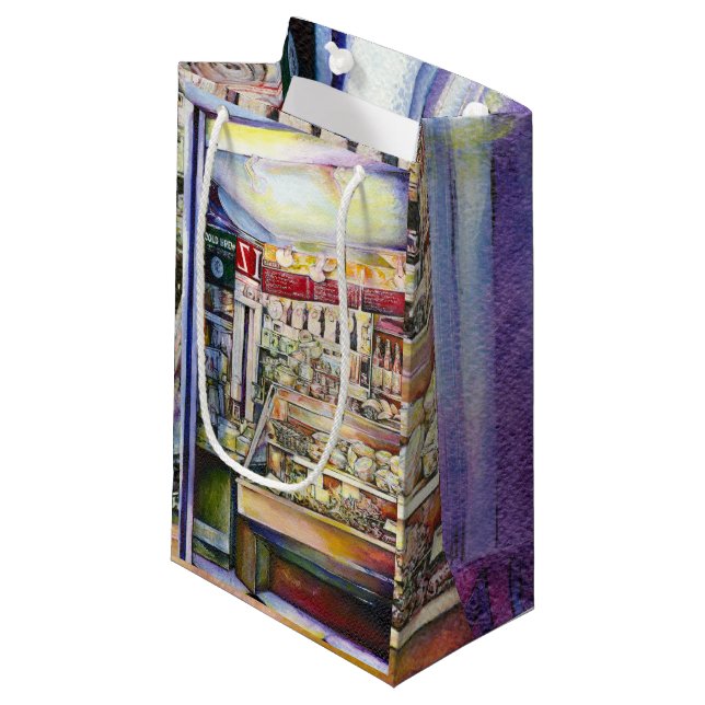 Petit Sac Cadeau Froid Brew dans un Hot Deli (Devant Angle)