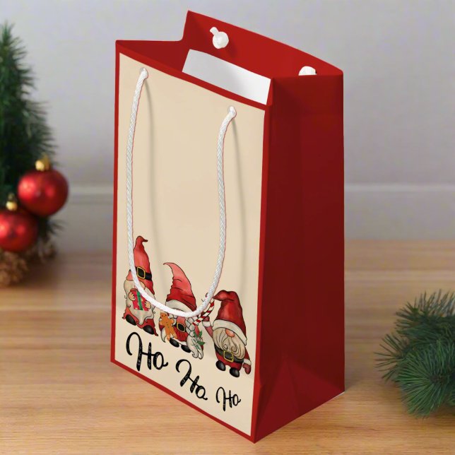Petit Sac Cadeau Ho Ho Ho ! Gnomes mignons nordique rouge de Noël (Créateur téléchargé)