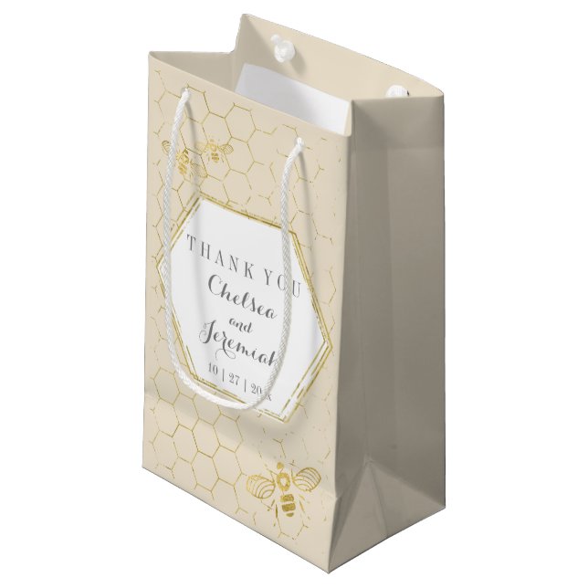 Petit Sac Cadeau Honey Bee Cream Gold Motif Nom personnalisé (Devant Angle)