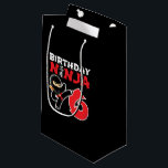 Petit Sac Cadeau Kids Birthday Ninja<br><div class="desc">This Birthday Ninja 6 makes a parfaite venin pour un 6 ans de fête du vieux ninja birthday. "It feese the Japanese Symbole for Ninjutsu with a cartoon ninja doing a karate kick that the birthday or girl will love" This ninja birthday design for boys and girls is a perfect...</div>