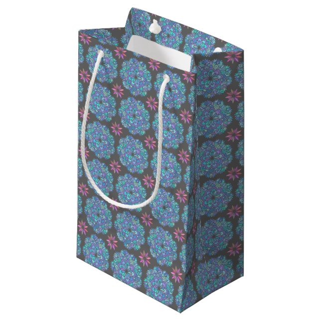 Petit Sac Cadeau Mandala Fleur Bleue (Devant Angle)