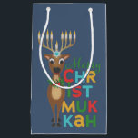 Petit Sac Cadeau Merry Christmukkah Reindeer<br><div class="desc">Rennes de Noël avec menorah Hanoukka pour bois avec un joyeux salut Christmukkah.</div>