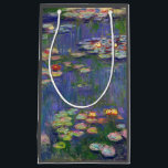Petit Sac Cadeau Monet Water Lilies Chef-d'oeuvre Peinture<br><div class="desc">Monet Water Lilies - Ce tableau Monet classique a été peint par Claude Monet en 1916. Il fait partie de sa célèbre collection de nénuphars où il peint dans son jardin à Giverney,  France. Un tableau de chef-d'oeuvre.</div>