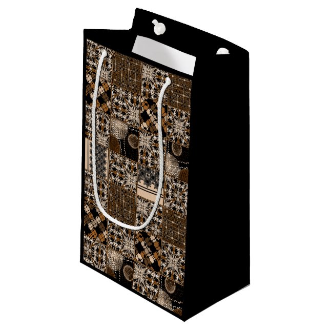 Petit Sac Cadeau Motif de patchwork rustique (Devant Angle)