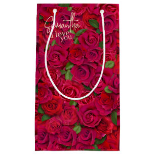 Petit Sac Cadeau Motif de rose rouge profond Je t'aime avec nom per