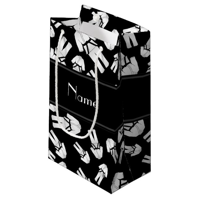 Petit Sac Cadeau Motif noir nommé personnalisé de karaté (Devant Angle)