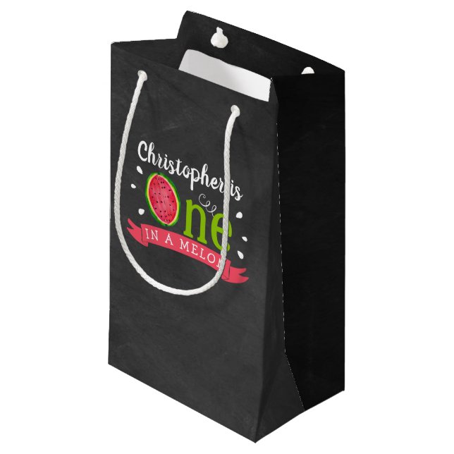 Petit Sac Cadeau One In A Melon Chalkboard 1er anniversaire (Devant Angle)