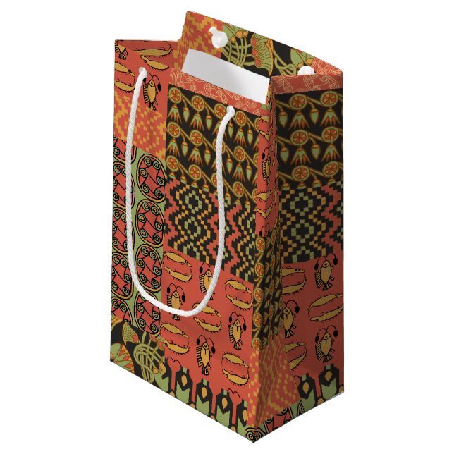 Petit Sac Cadeau Patchwork de la tribu égyptienne rouge vert noir (Devant Angle)