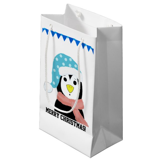 Petit Sac Cadeau Pingouin en Casquette de vacances et Écharpe (Devant Angle)