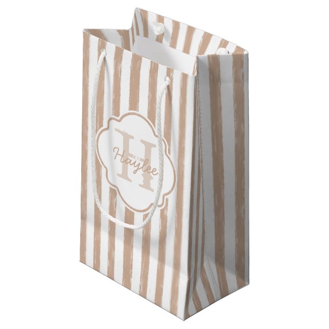 Petit Sac Cadeau Preppy Tan Peint Stripes Monogramme et nom (Devant Angle)